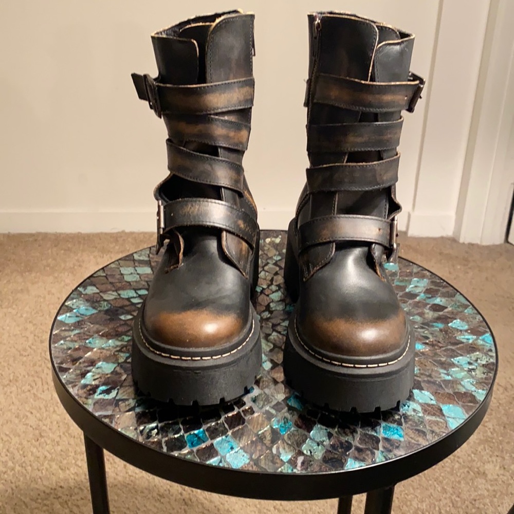 Combat boots